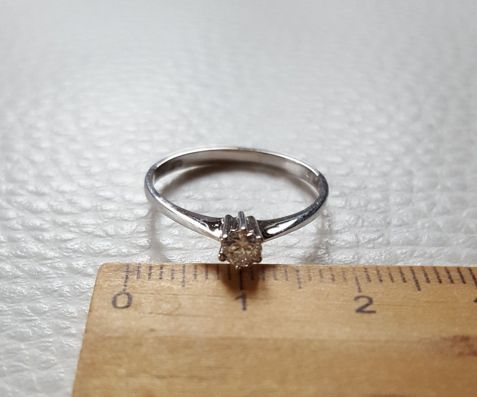 Anelli: 750 Weiss Gold Solitär Ring Mit Brillant – Usato da Wald ZH venduto da Dasilver