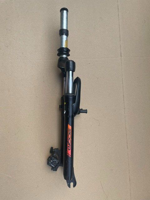 Pièces détachées: fourche vélo ZOOM 26' – D'occasion à Ursy par DK8 4