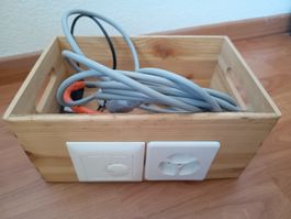 Holzkiste mit Steckdose und Regler, gebraucht