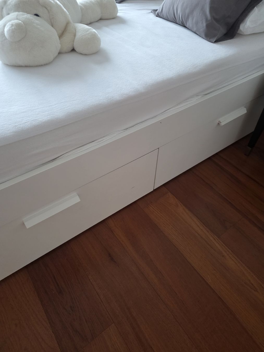 Ikea Letti: Bed Frame White with Storage Drawers Queen Size Used  – Usato da Canobbio venduto da Matteo27 3