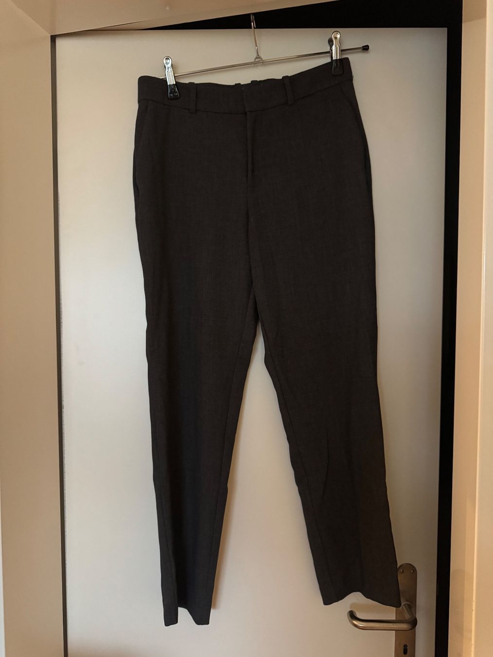 Mango Pantaloni: MANGO Stoffhose, Grau, Gr. 38 – Usato da Steinhausen venduto da sar_ph7q