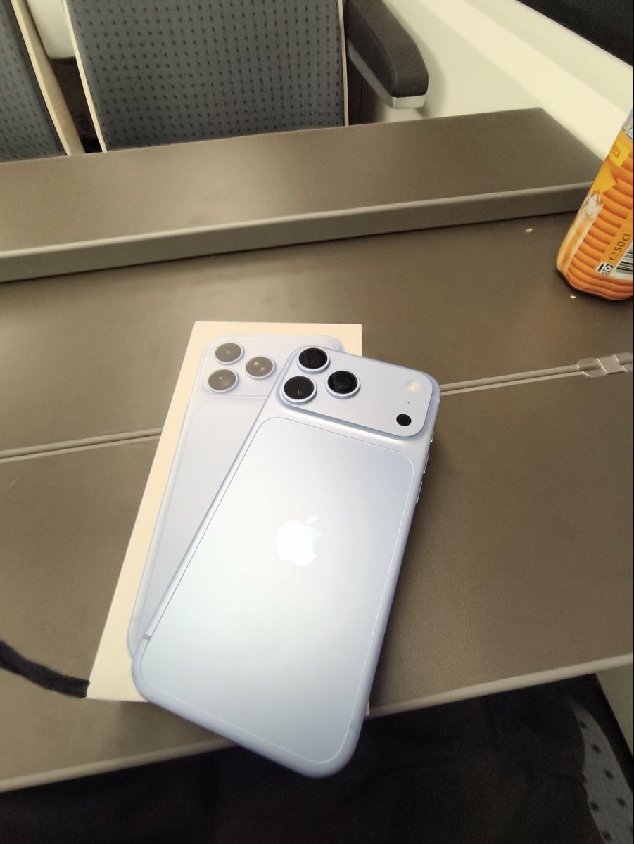 Apple Telefoni cellulari / Smartphones: iPhone 18 pro Max 256 GB glacier blue  – Nuovo (secondo la descrizione) da Zuchwil venduto da nig_2z9d