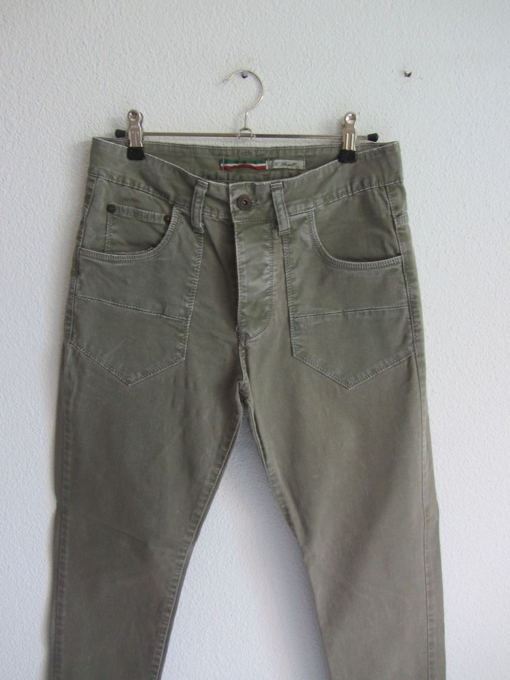 Please Jeans Jeans: PLEASE - Jeans olivgrün XS – Usato da Zürich venduto da Diazaio 1