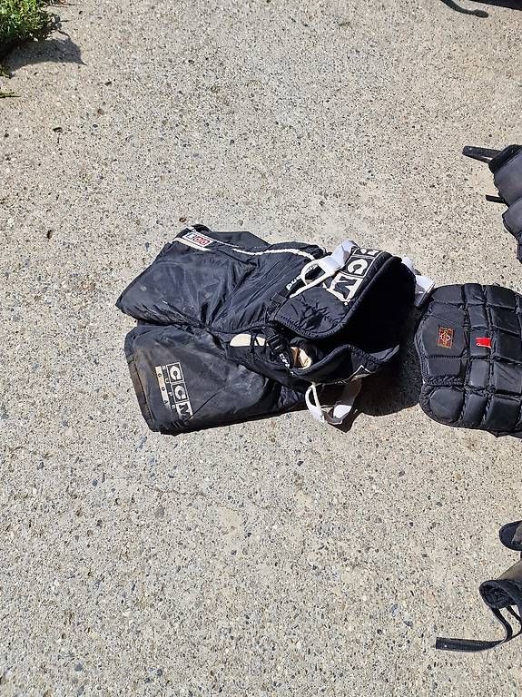 Schutz & Schoner: Équipement seniors hockey – Gebraucht aus Villaz-St-Pierre von Rubytys 2