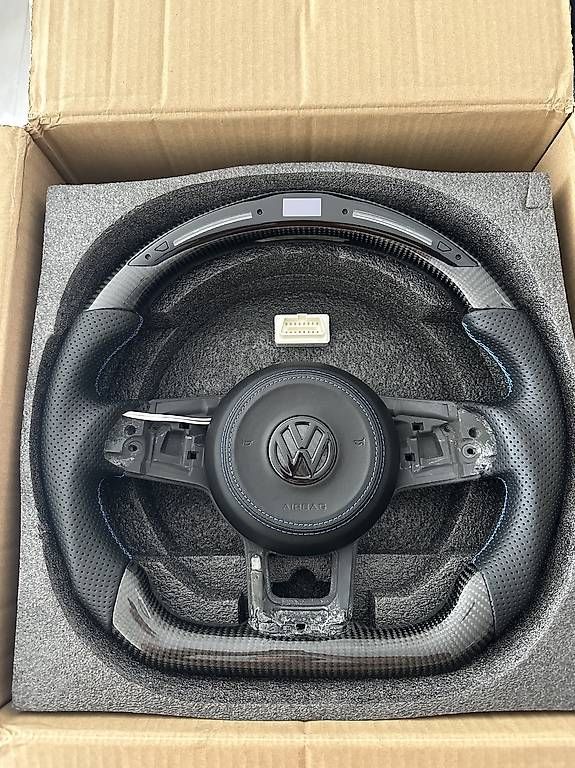 Tutti pezzi di ricambio auto: Carbon Lenkrad VW Golf 7/7.5 R  – Usato da Arbedo venduto da Gianluca_Santana
