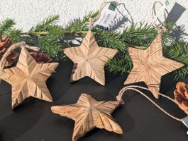 Butlers - Set of 4 Wooden Star Christmas Ornaments