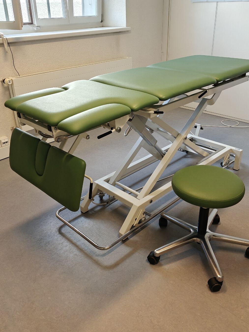 Lettini & sedie per cosmetici: Massageliege elektrisch – Usato da Finsterhennen venduto da vespa019 2