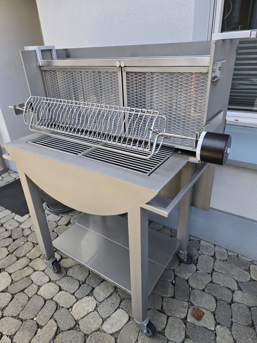 Griglie: Grill, Cheminee, Profi Grill, in Edelstahl – Nuovo (secondo la descrizione) da Einsiedeln venduto da Jaeggi-Gartenfeuer