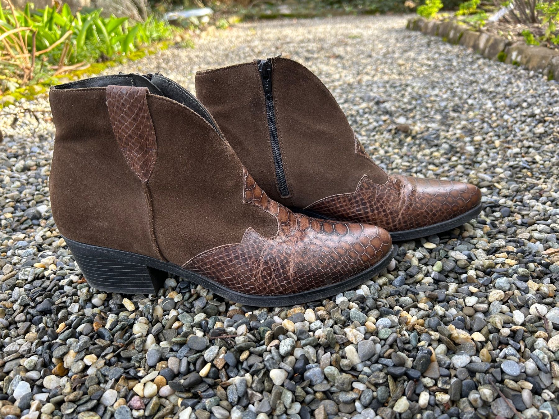 Scarpe da donna: Bottines Esteve en cuir - pointure 39 – Nuovo (secondo la descrizione) da La Tour-de-Peilz venduto da Cole1814