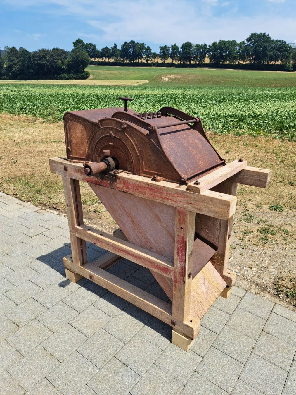 Aebi Alle Maschinen: Stiftendreschmaschine – Gebraucht aus Roggliswil von geiseja