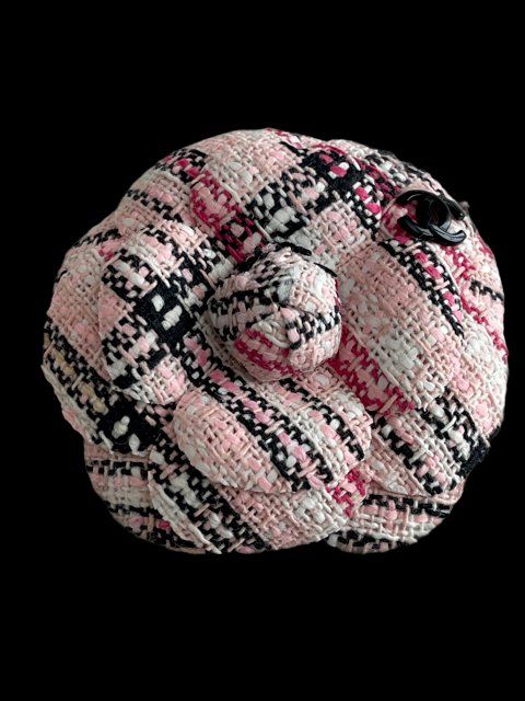 Chanel Spille & Fermagli: Chanel Brosche Kamelie – Nuovo (secondo la descrizione) da Arlesheim venduto da cocoandco 1