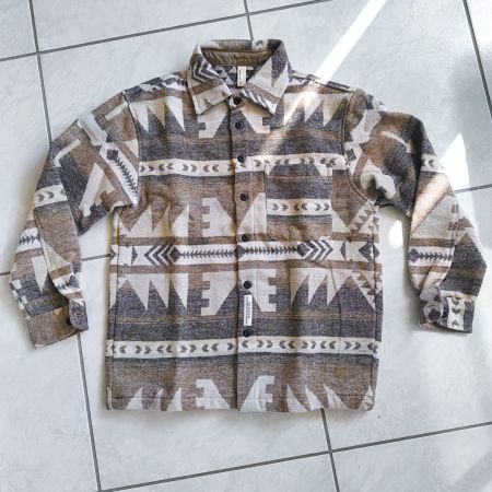 Übergangs-Hemdjacke Gr. M / 48. Neu! Indigene Musterung.