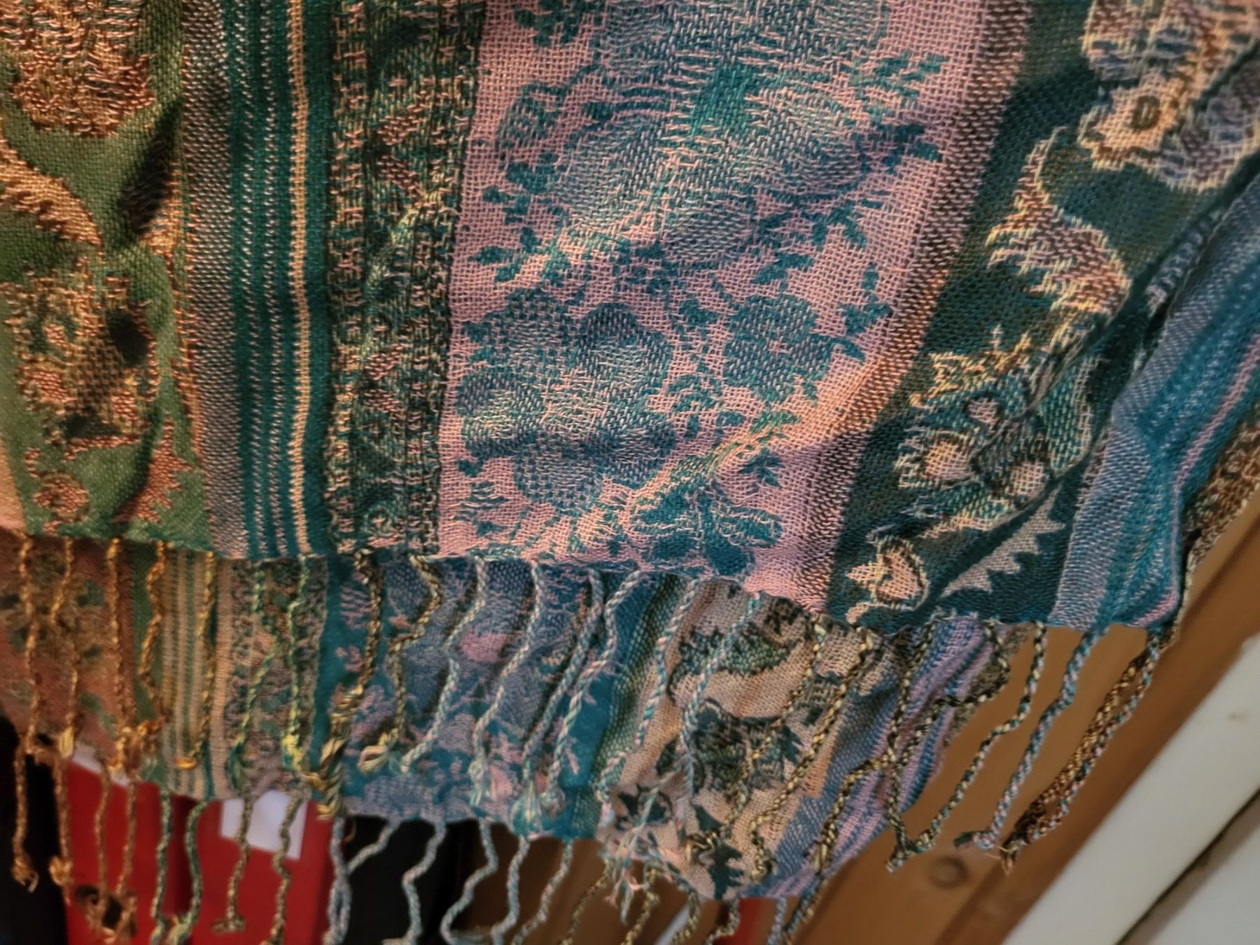 Foulards & écharpes: Vielfarbiger Baumwollschal mit Fransen – D'occasion à Guggisberg par Aegertenlehn 3