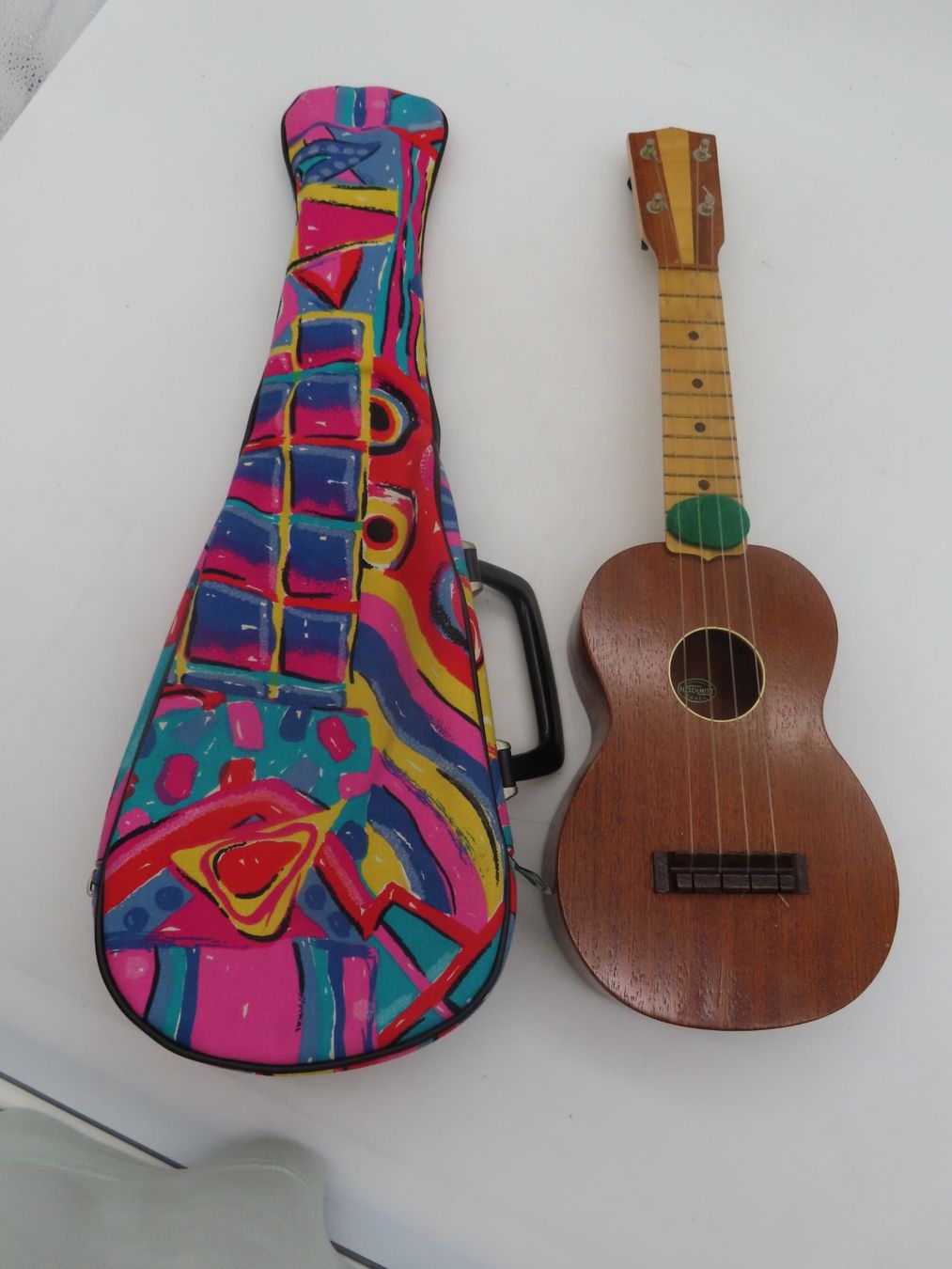 Strumenti musicali: Sopran Ukulele mit Etui – Usato da Reinach BL venduto da WBZ-Flohmarkt 1
