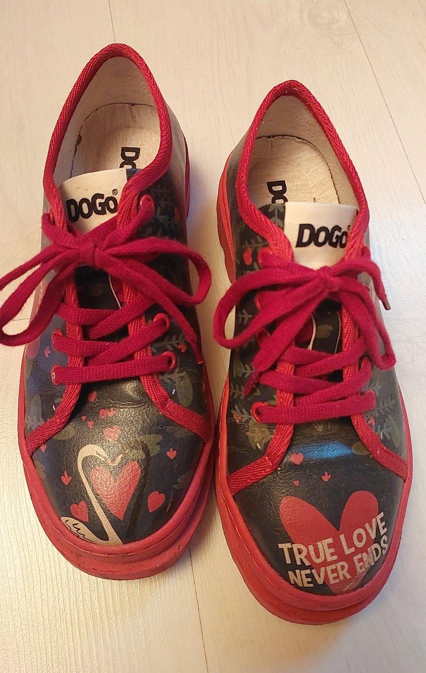 Chaussures femmes: DOGO Schuh – D'occasion à Brunnen par CHOUCHOU.