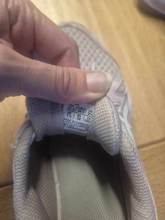Asics Scarpe per ragazze: Hallenturnschuhe Asics 34.5 – Usato da Amsoldingen venduto da kaimhof 1