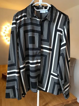 Neuwertige hübsche VILA Bluse 40 mit Etikette!