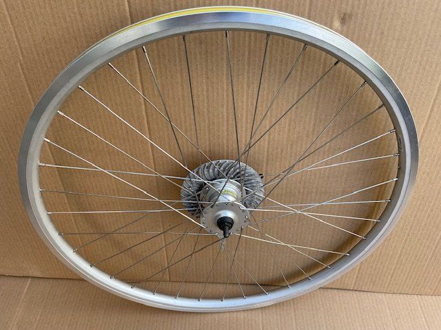 Pièces détachées: roue avant vélo 28' – D'occasion à Ursy par DK8 1