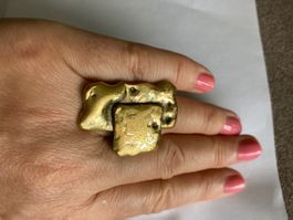 Dame Ring, Metall