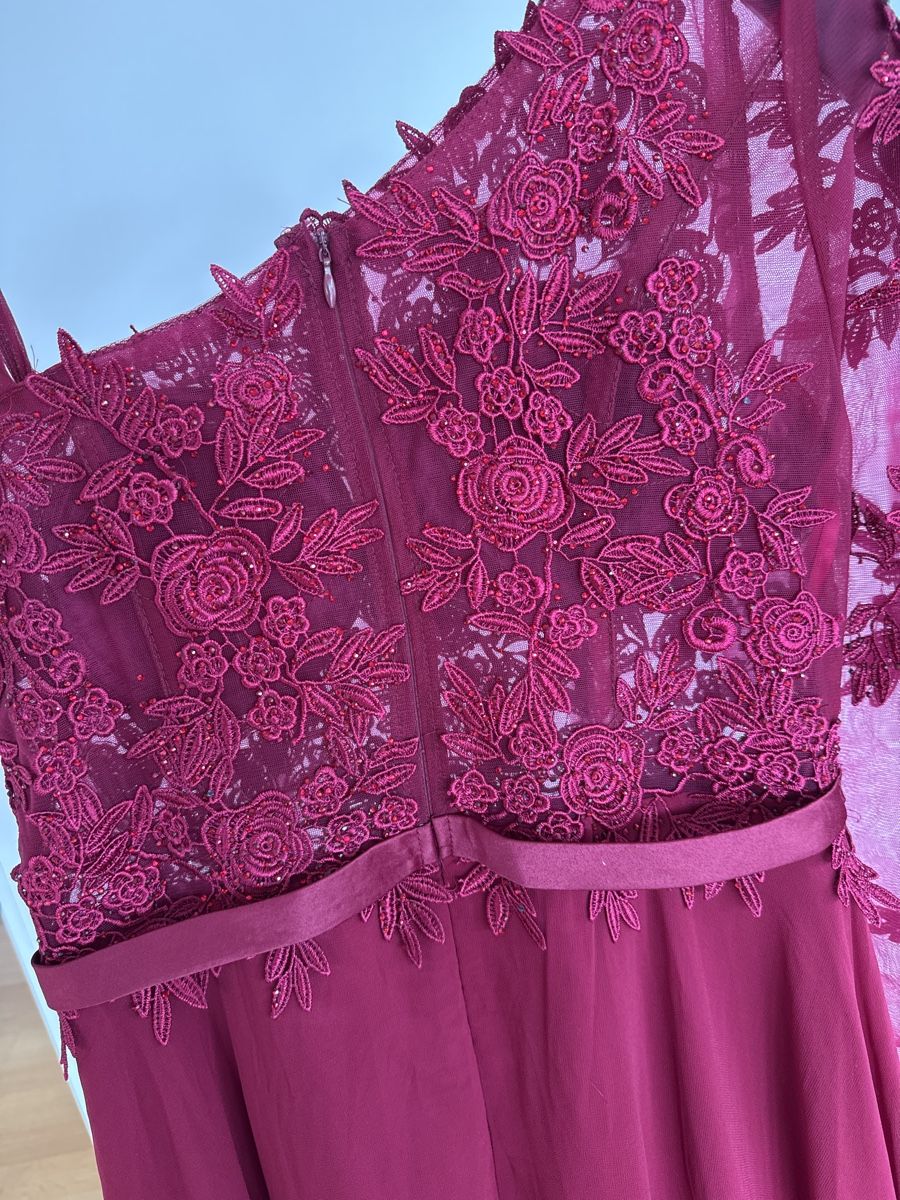Kleider: Bordeauxrotes Kleid mit Spitze – Gebraucht aus Sursee von Alyel 3