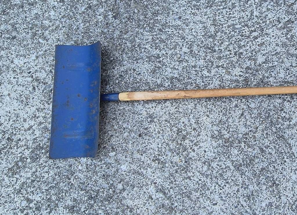 Schneeräumung: Schneeschiepe  – Gebraucht aus Niederbipp von flodur55