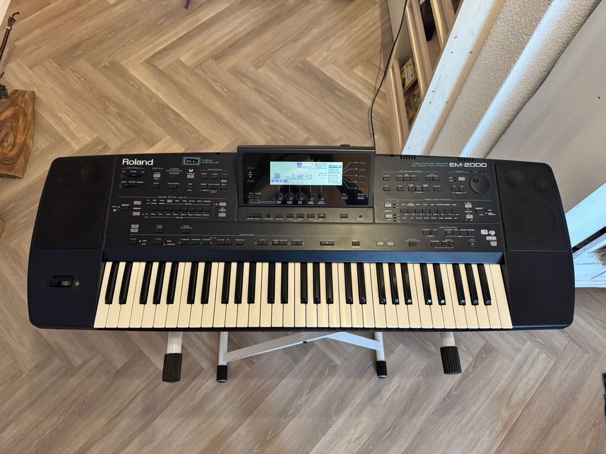 Roland Strumenti musicali: Roland EM-2000 Arranger Workstation Keyboard inkl. Tasche – Usato da Dörflingen venduto da Benz63 1