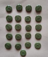 21 Stück Knöpfe, olivegrün, 13 mm.