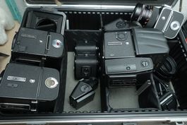 4 Hasselblad Kameras & Zubehör im Koffer