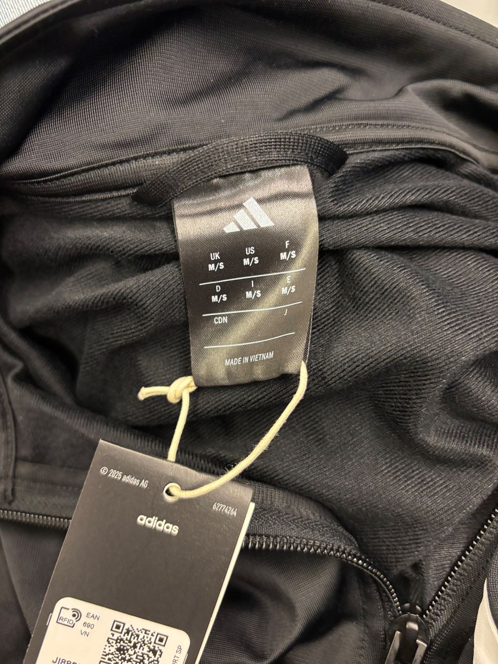 Adidas Jacken: Adidas Trainingsjacke – Neu und originalverpackt aus Zürich von mc__2kll 3