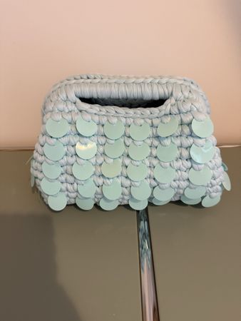 Gehäkelte Handtasche hellblau mit Pailletten NEU