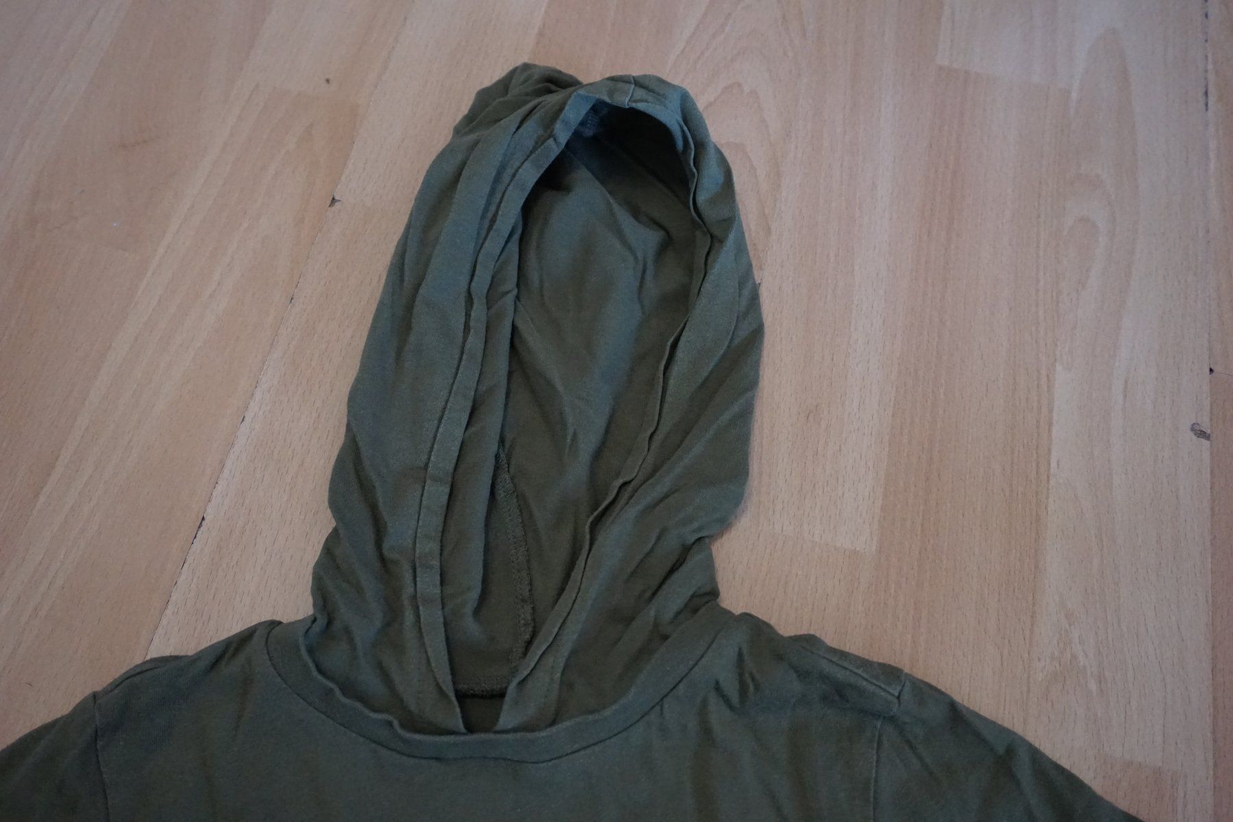 Camicie, T-shirt & Polo: T-Shirt mit Kapuze Gr.122/128 – Usato da Zürich venduto da einalemjena 3