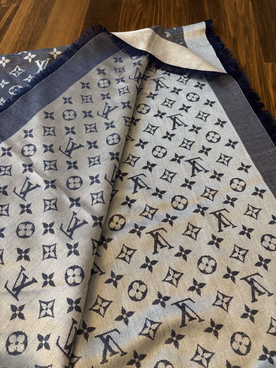 Louis Vuitton Foulard & Sciarpe: Louis Vuitton - Monogram Classic Tuch – Usato da Zürich venduto da FedeSara 1