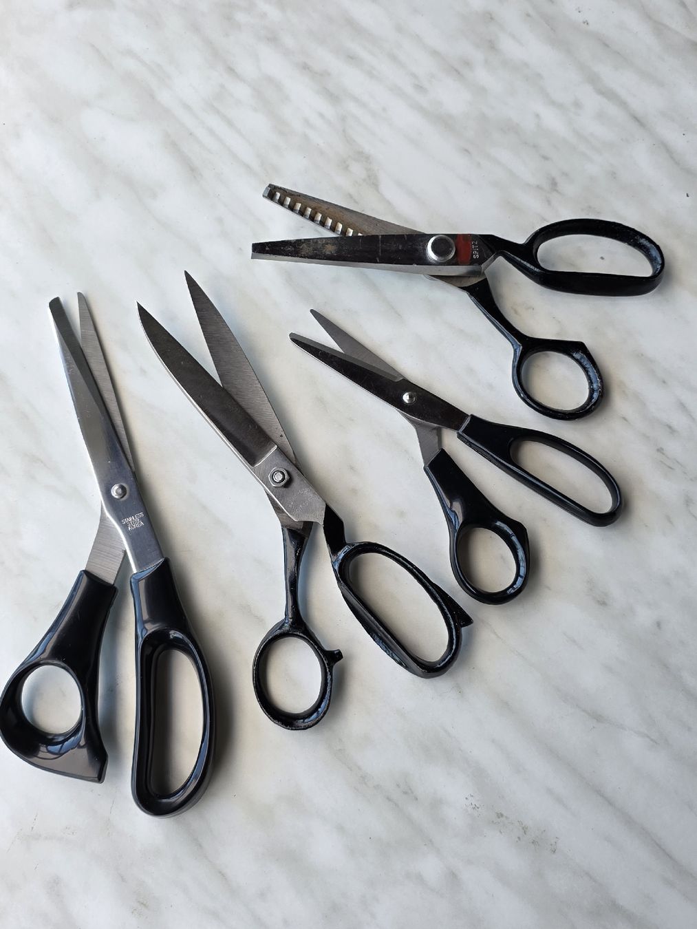 Tutti gli attrezzi: Assortment of 4 Scissors, various brands, used – Usato da Hinwil venduto da Ehretstock8 1