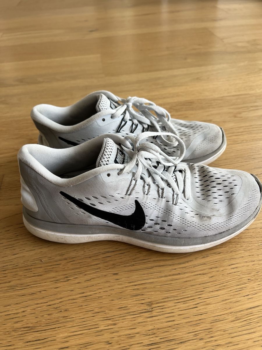 Nike Damenschuhe: Nike Laufschuhe, Grau, Gr.39 – Gebraucht aus Zürich von anna_ri
