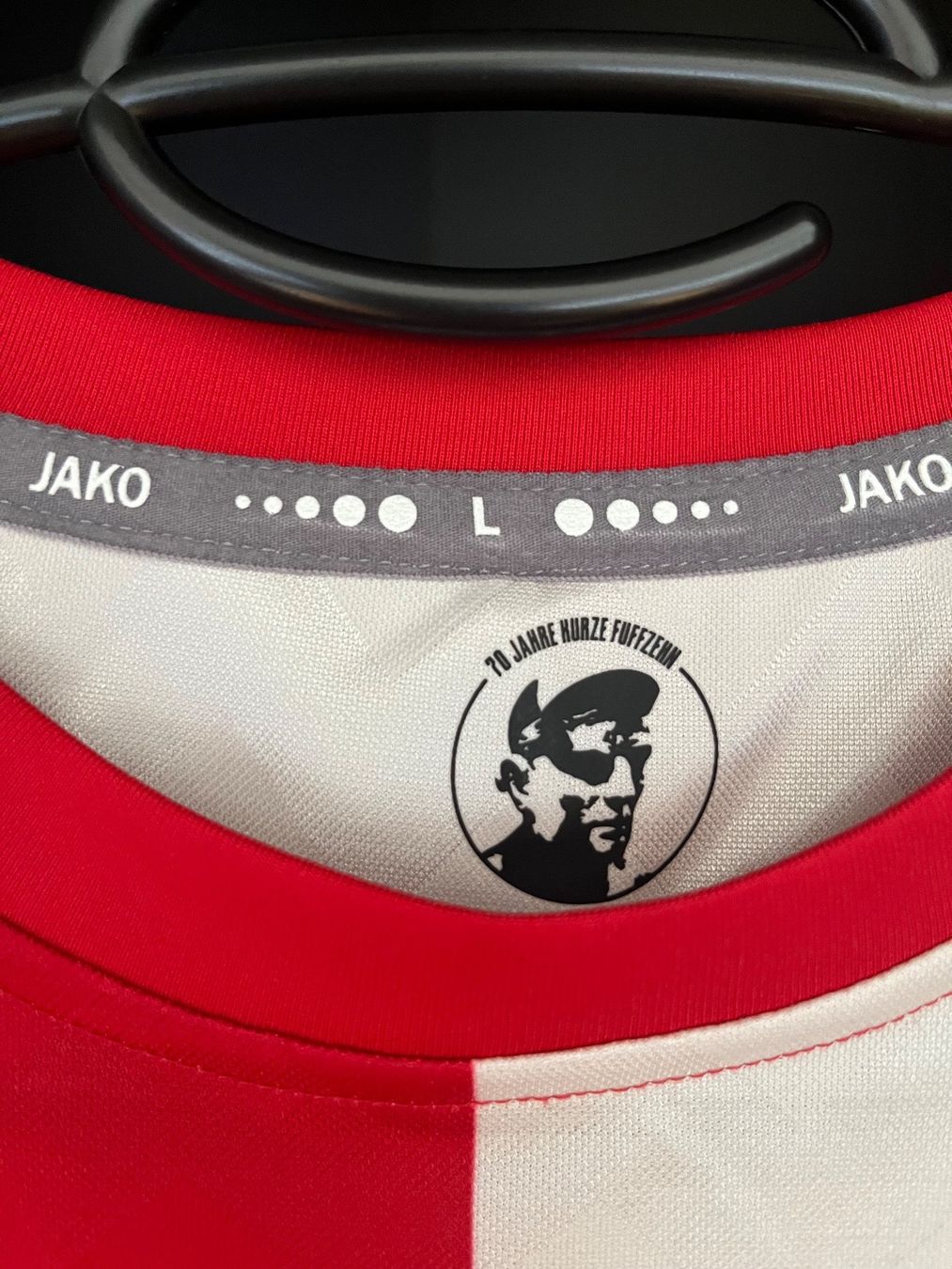 Jako Leibchen & Hosen: Rot-Weiss Essen Sondertrikot – Neu (gemäss Beschreibung) aus Näfels von dom_9p7f 2