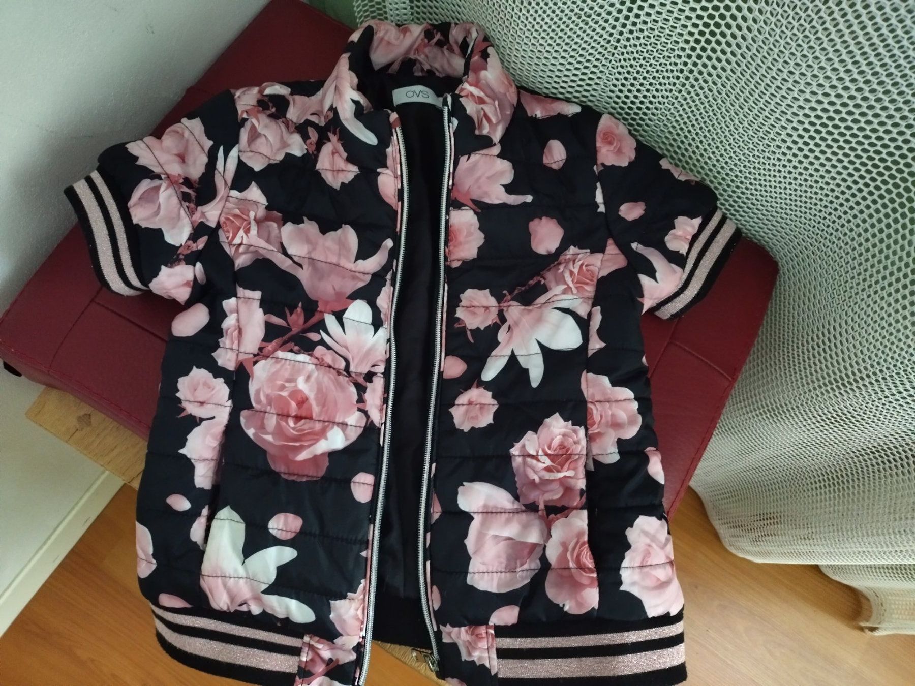Altro abbigliamento per bambina: Schwarze mit Blümen Steppweste mit Kurzarmeln Mädchen Gr.140 – Usato da Densbüren venduto da TutaLarsen 5