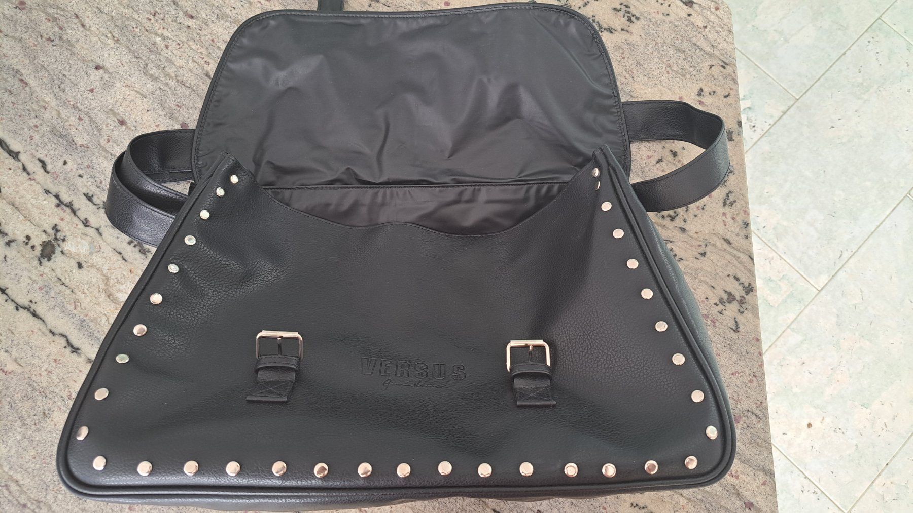 Borse da donna: Versus Handtasche – Usato da Pfäffikon ZH venduto da Valsangiaccomo 4