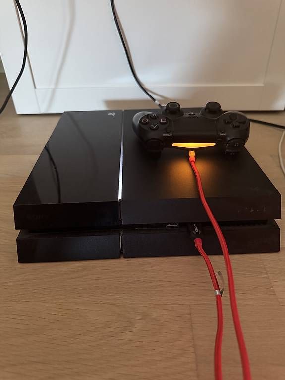 Sony Consoles: Playstation 4 500Gb + Controller – D'occasion à Zürich par Lrutis 1