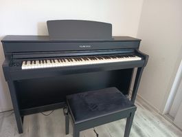 Yamaha Clavinova CLP-735 Schwarz inkl. Klavierbank
