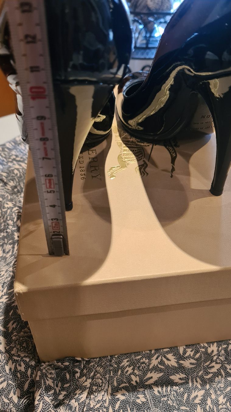 Burberry Scarpe da donna: Burberry Lack Pumps, Schwarz, Gr. 40, Elegant – Usato da Dussnang venduto da Mak13 3