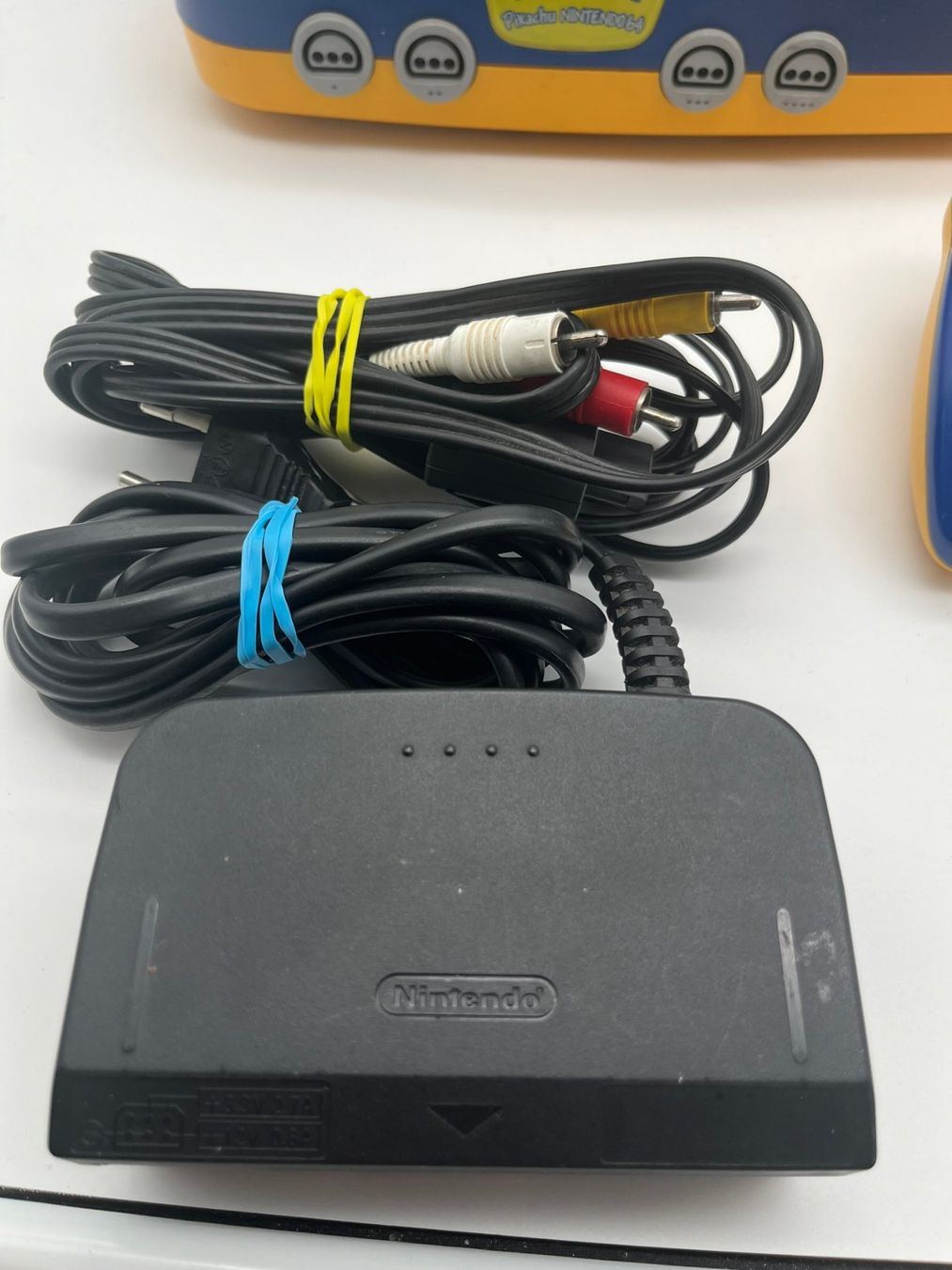 Nintendo Konsolen: Nintendo 64 Pikachu Special Edition + Controller N64 Pokemon – Gebraucht aus St. Gallen von  8