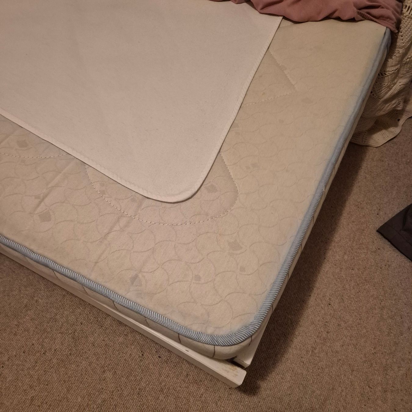 Betten: Bett – Gebraucht aus Zürich von Sadyvega 3
