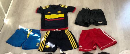 Sommer Set: 3 Sport Shorts für Jungs, 1 Badehose Grösse 110