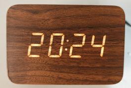 Toller Holz-Digitalwecker von TFA Dostmann zu verkaufen!