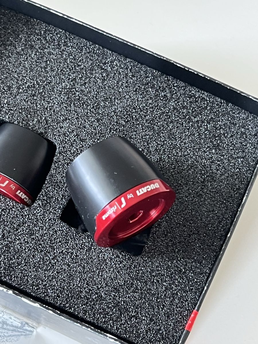 Ducati Altro: Ducati Rizoma Bar-End Weights (Handlebar End Caps) – Nuovo (secondo la descrizione) da Ostermundigen venduto da oma_sk8v 3
