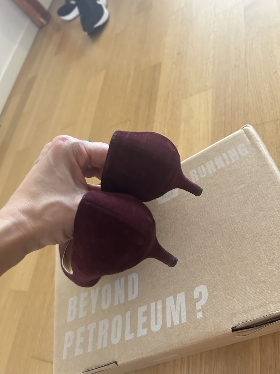 Prada Scarpe da donna: Prada Heels Burgundy Suede Size 36. Used – Usato da Zug venduto da day_9ph6 4