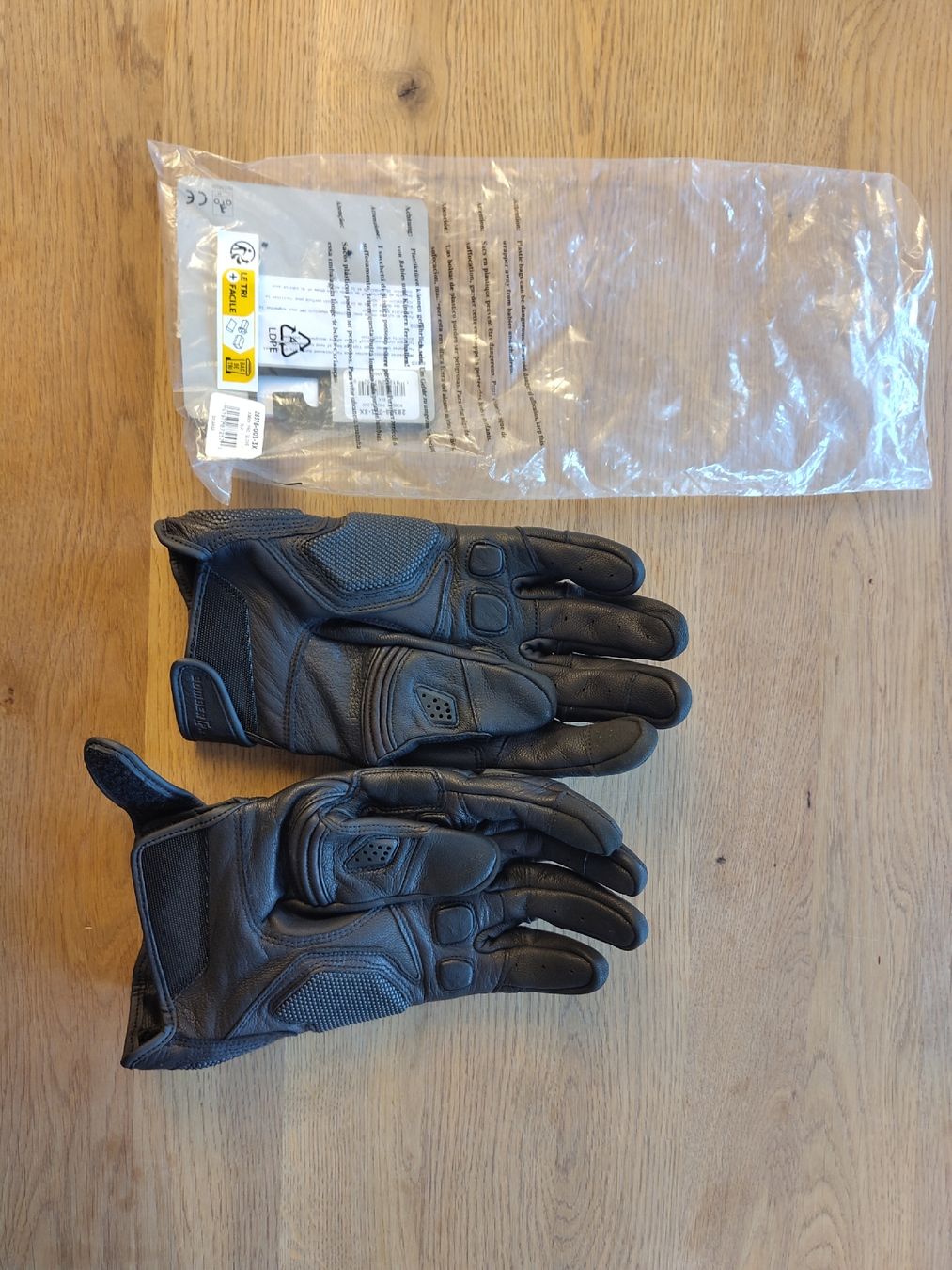 Guanti & manicotti: Fox Bomber Pro Glove – Usato da Kriens venduto da BIG-UP 2
