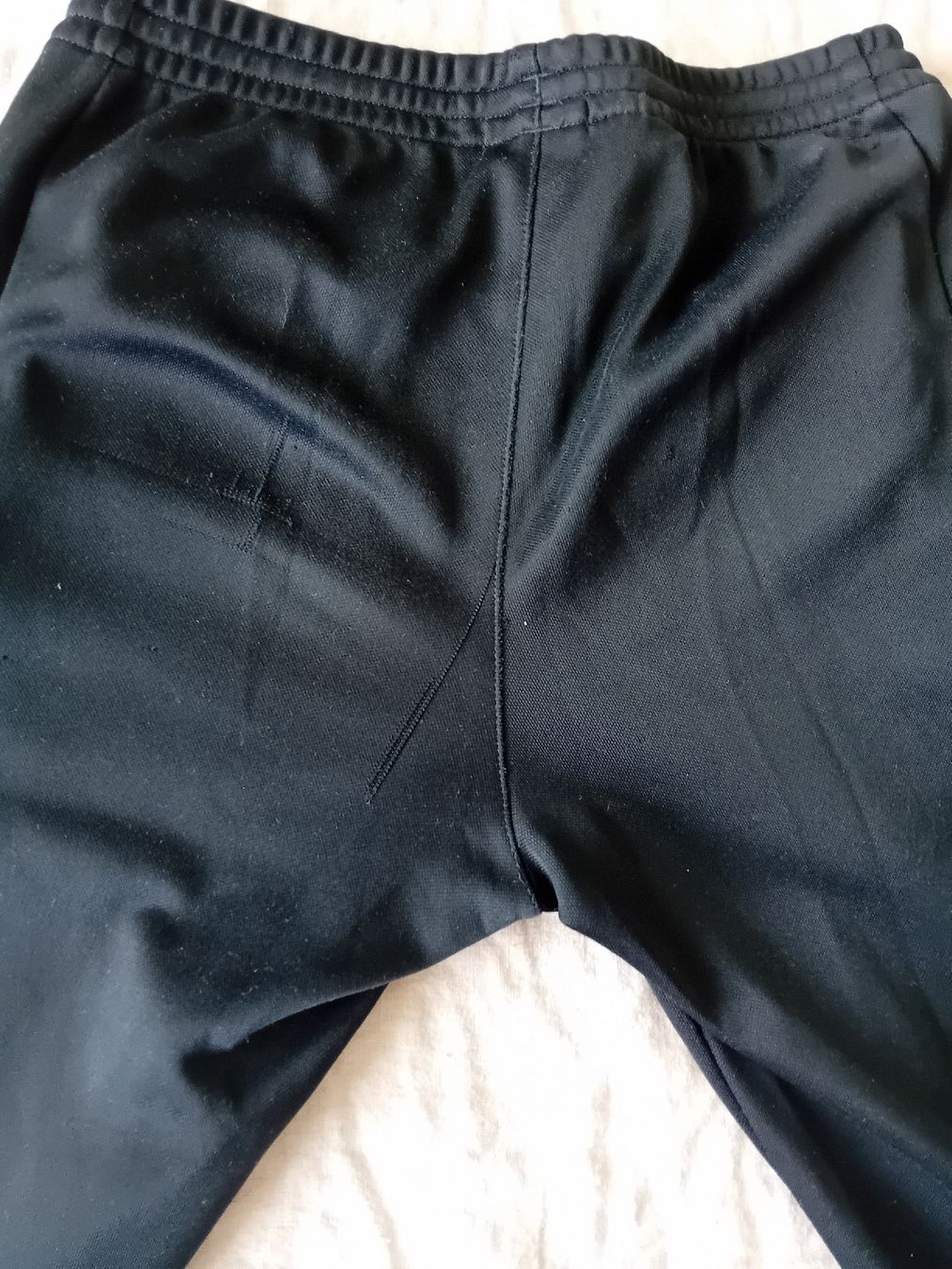 Adidas Pantaloni: Schwarze Adidas Climalite Trainingshose, Größe 152 – Usato da Romanshorn venduto da milenva 4