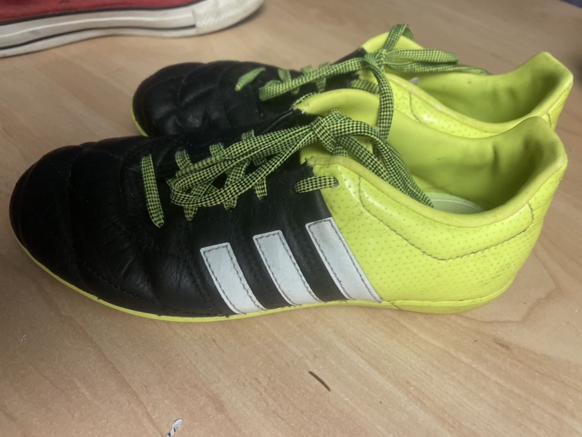 Adidas Scarpe per ragazzi: Adidas Hallenschuhe Gr.34 – Usato da Obergerlafingen venduto da cabo4