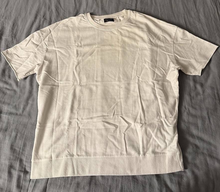 T-shirt: Weisses T-Shirt  – Usato da Wädenswil venduto da dom_pz5d